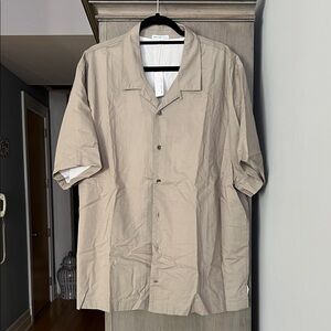 James Perse Men's short sleeve buttoned Poplin Shirt.
